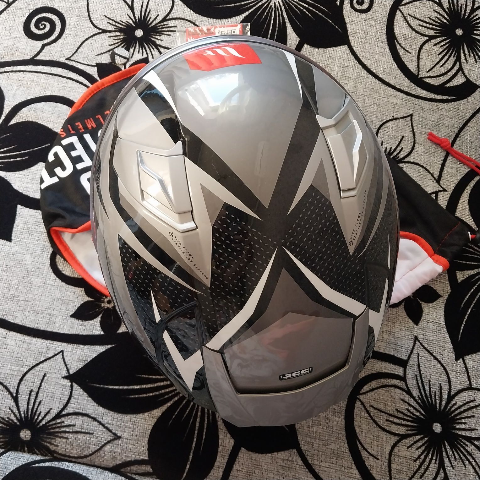 Продам шлем для мотоцыкла MT Helmets ,размер S