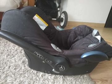 Fotelik samochodowy dla noworodków
