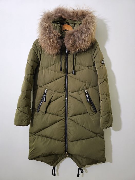 Куртка зимова з натуральним хутром єнота