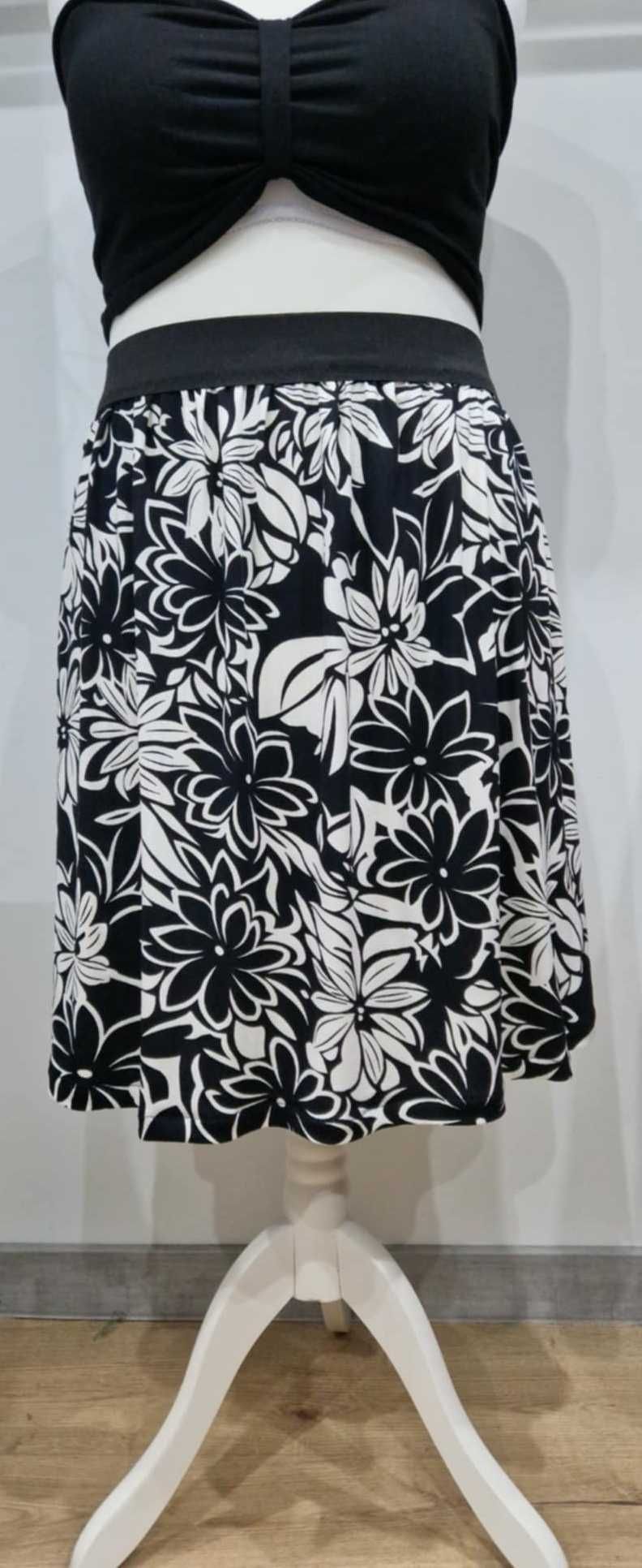 Letnia spódnica w biało czarne kwiaty, 4XL(48), poza kolano
