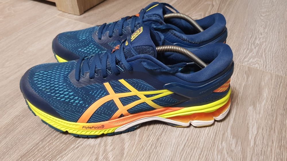 Продам фірмові кросівки Asics gel kayano 26