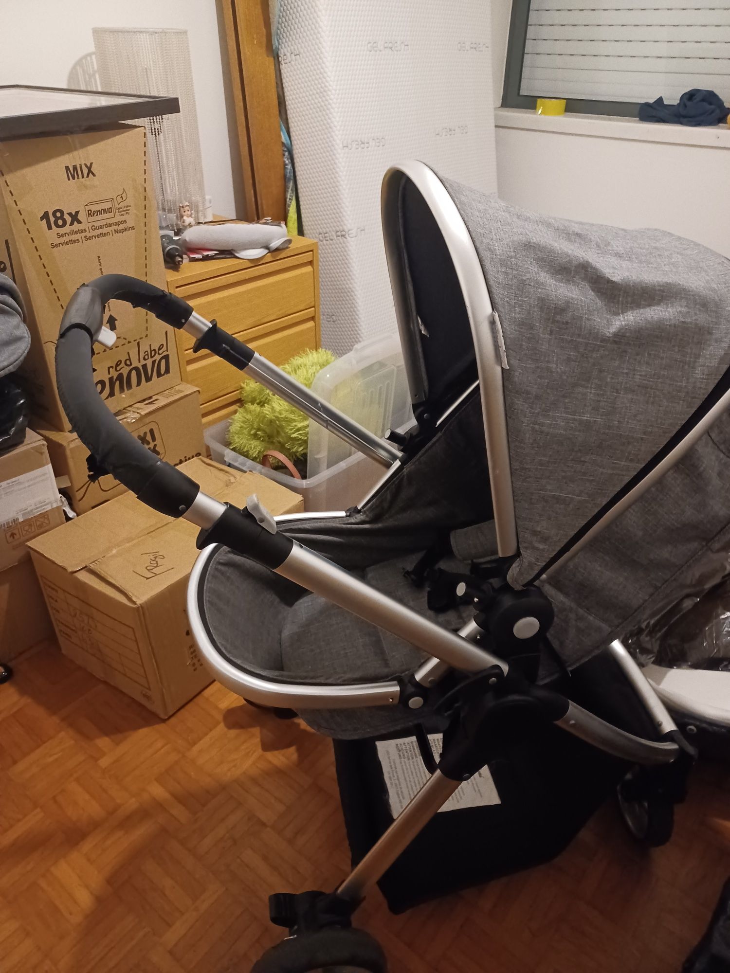 Carro de bebe da marca giordani