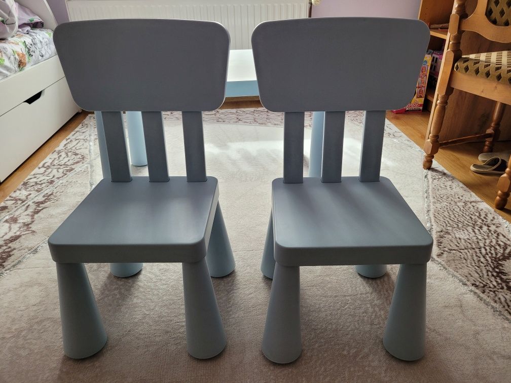 Stolik mammut ikea + 2 krzesełka niebieskie