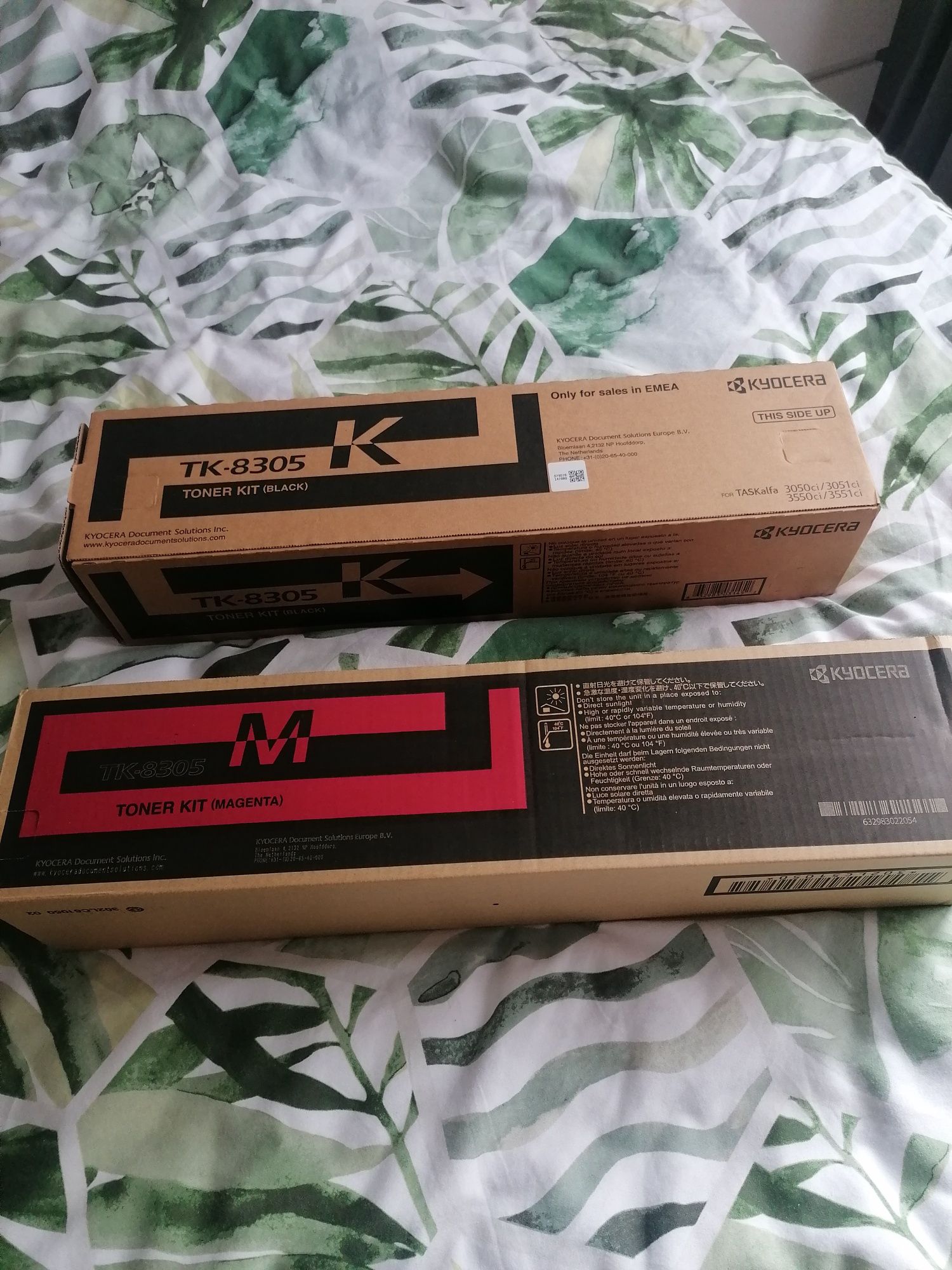 Toner kyocera tk 8305 czarny i czerwony