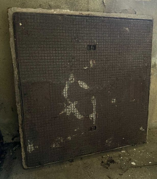 Tampa de Esgoto / comunicações