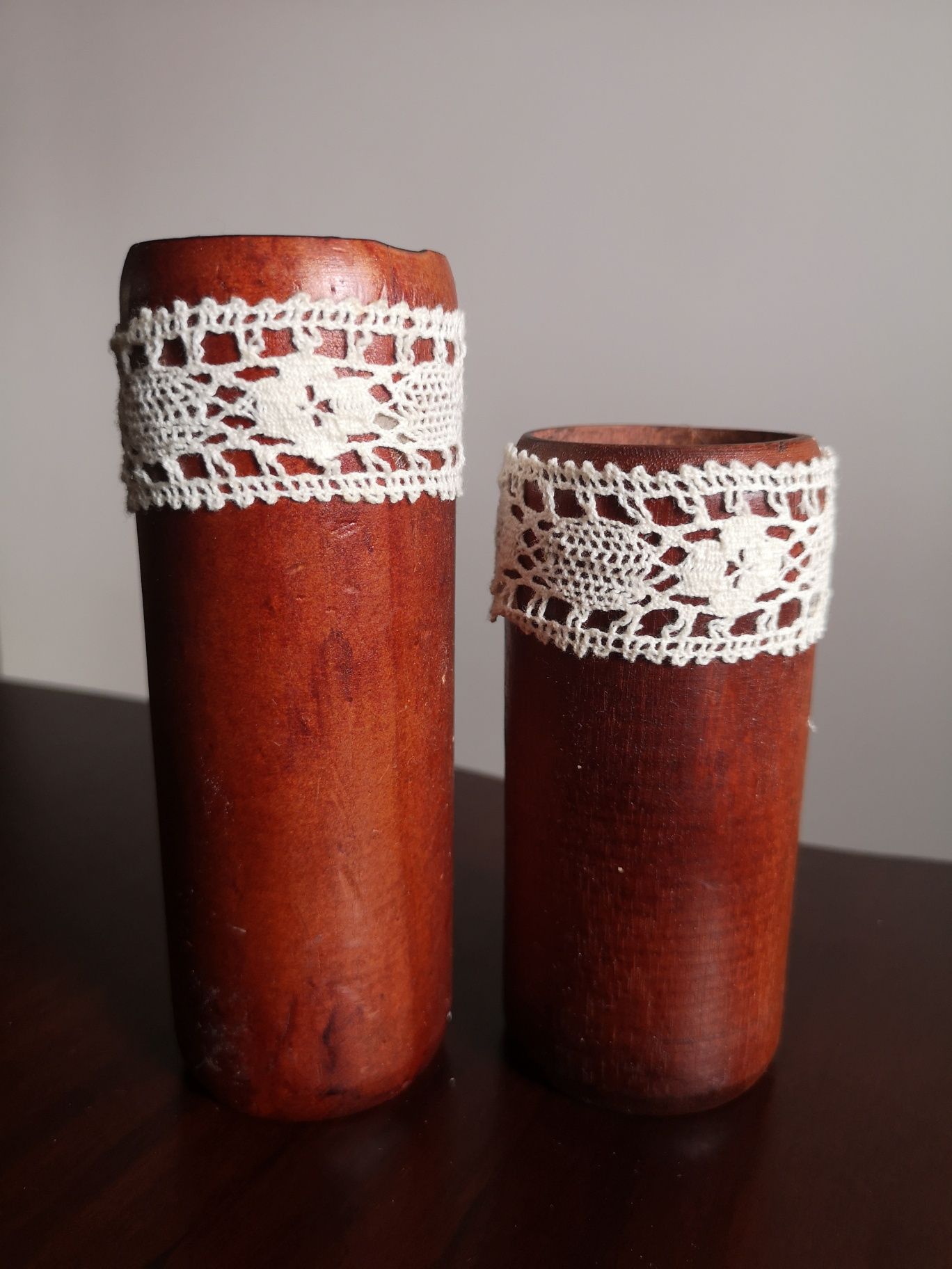 Dwa stare świeczniki drewniane tea light koronkowe ażurowe