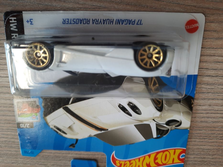 Hot Wheels 17 Pagani Huayra Roadster