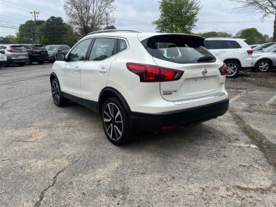 Nissan Rogue Sport SL      2017