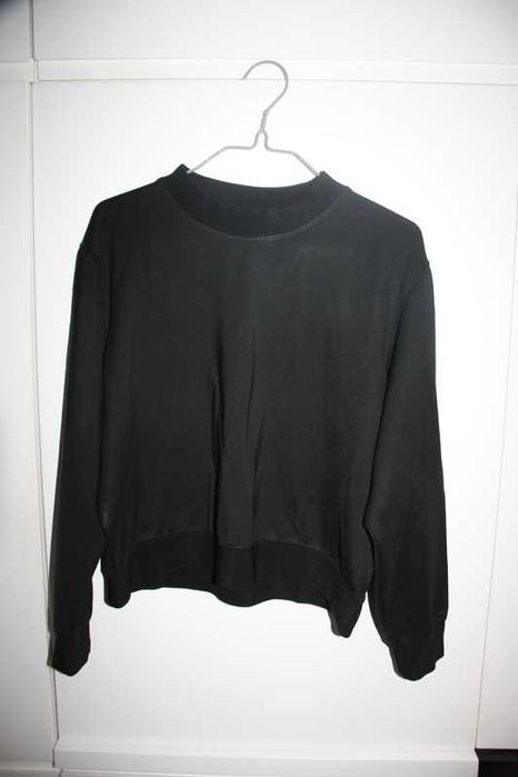 Camisola preta com gola e punhos iguais da ZARA Tamanho S