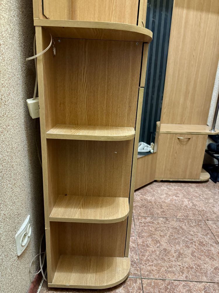 Продається шафа в прихожу