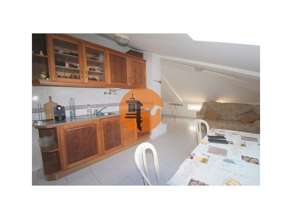 Garagem com cerca de 80m2 no centro de Monte Gordo + arrecadação/ap...