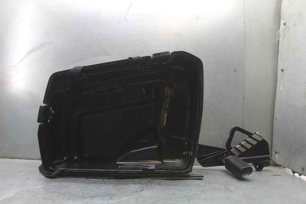 BMW K75 1989r K100 LT RT Kufer boczny obudowa podnóżek