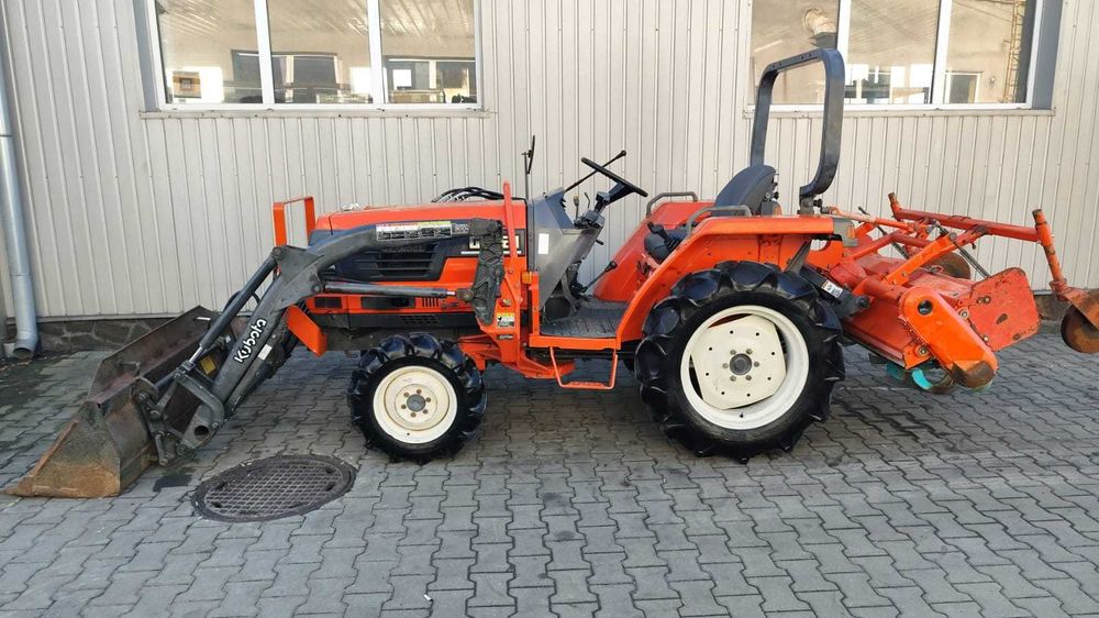 Japoński traktorek Kubota GL 221 z glebogryzarką TUR 4x4 Rewers 22 km