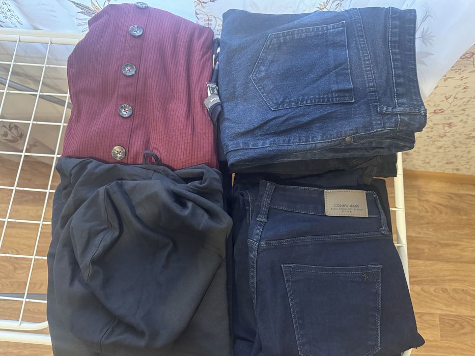 Великий пакет з жіночими речами