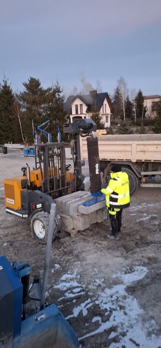 Układarka do kraweznikow samojezdna Transmanut, Probst, Optimas
