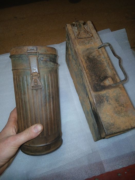 Газ бак  і ящик для патронів.