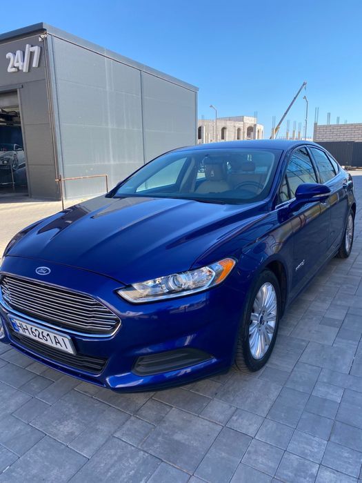 Ford Fusion гідрид 2015 рік