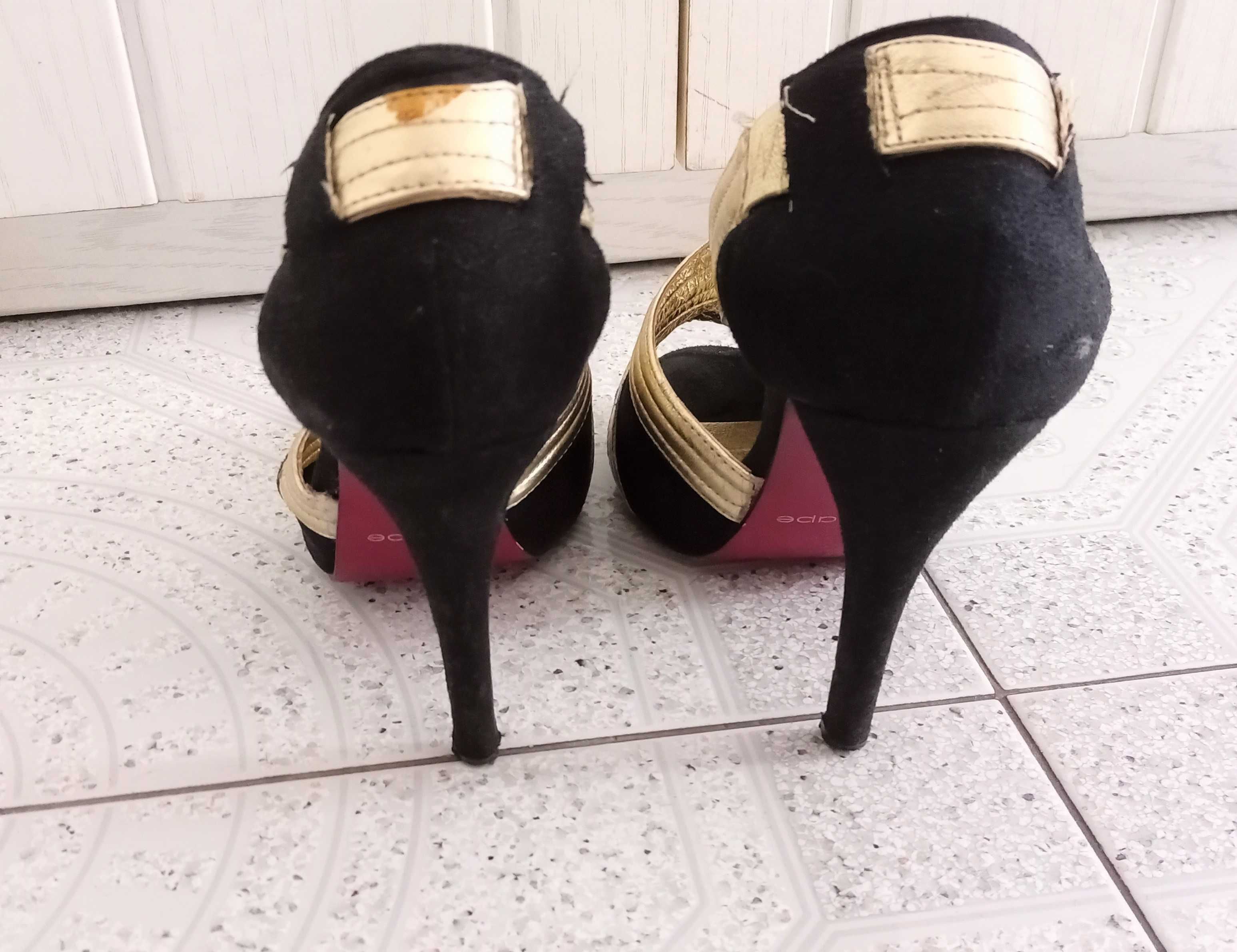 buty na obcasie wysokie szpilki czarne złote zamszowe eleganckie 11 cm