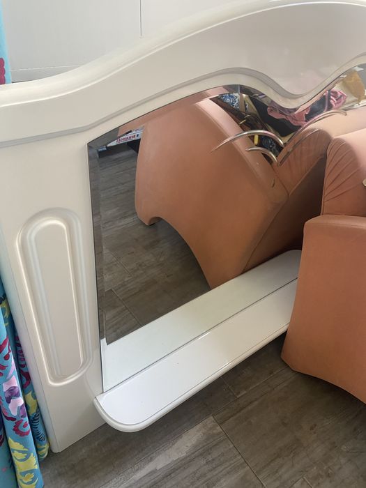 Móveis de quarto brancos (cómoda, mesa cabeceira, sofa e camiseiro)