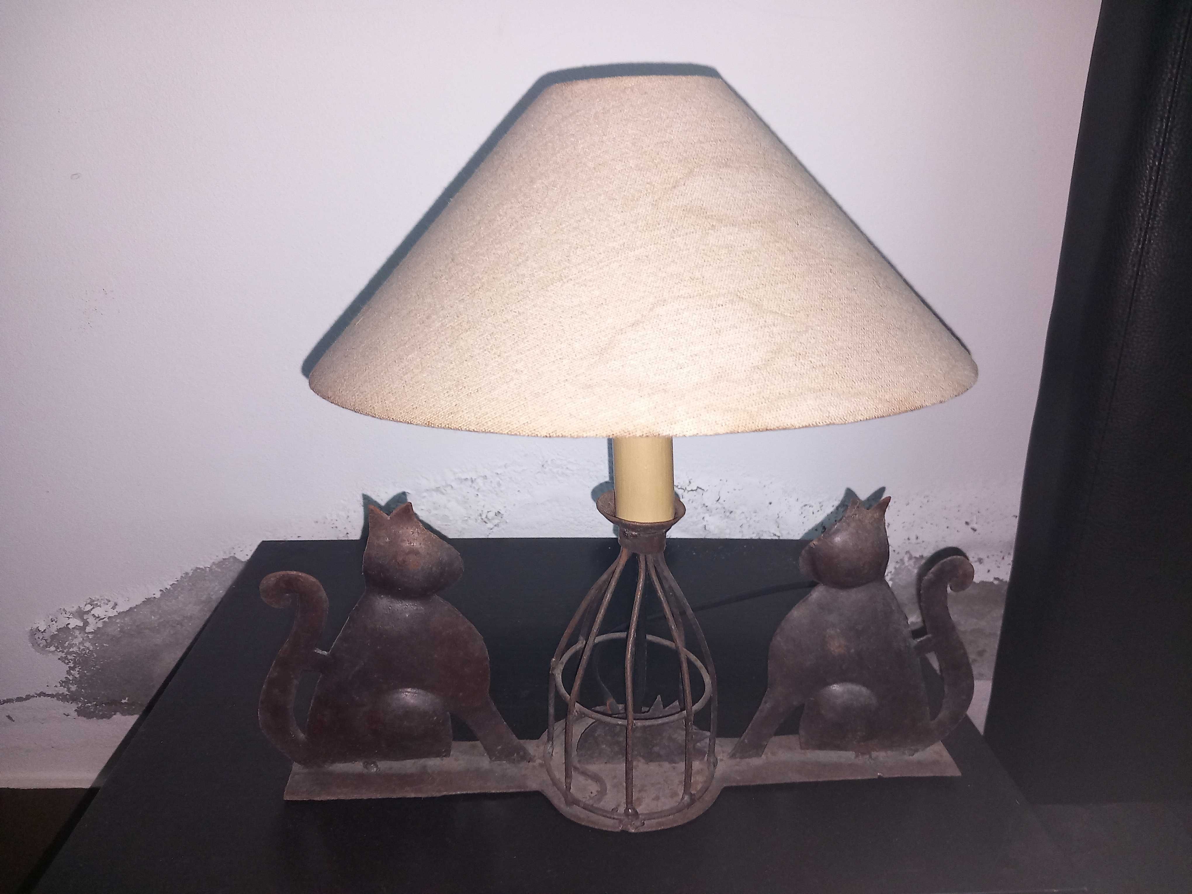 Candeeiro de mesa