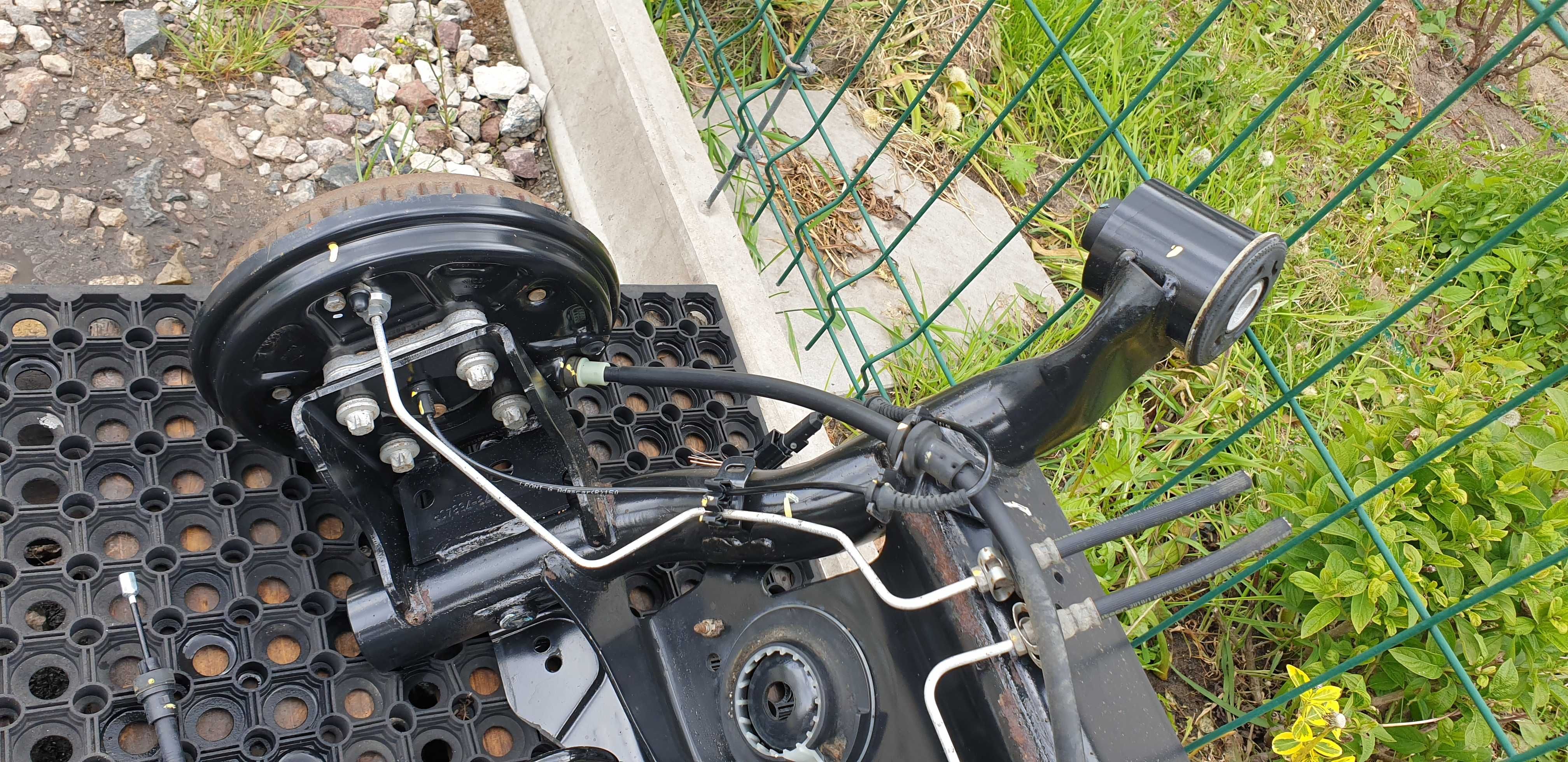 Dacia sandero  3 III tylna belka zawieszenia oś tył kompletna