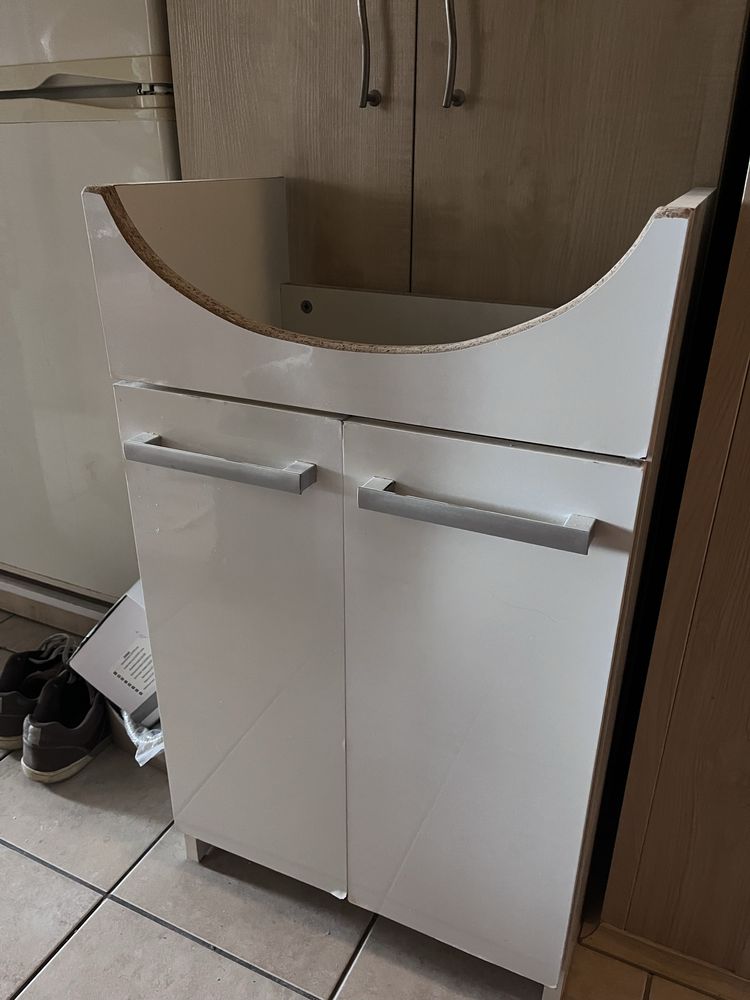 Szafka i zlew łazienkowy
