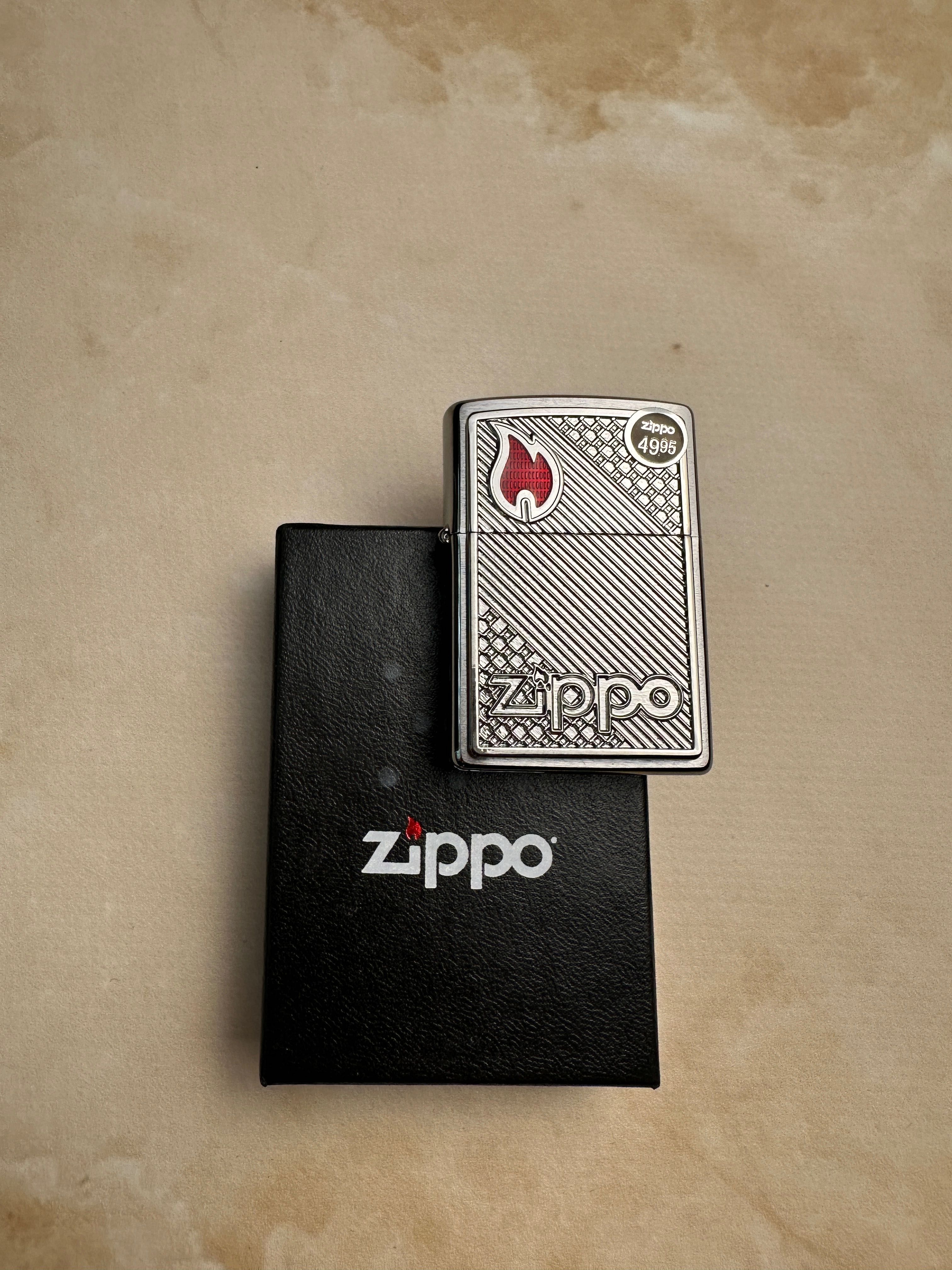 Новая зажигалка Zippo 48126 Tiles Emblem Design оригинал подарок