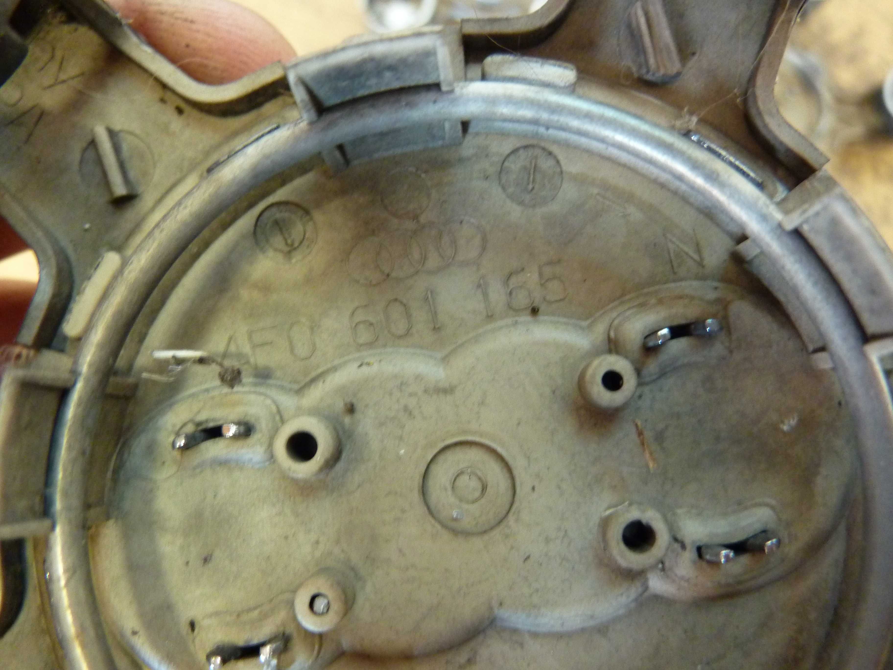 AUDI A6 C7 A8 D4 A4 B8 dekielki felg 4F0.601165N oryginał KOMPLET