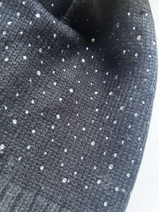 Czapka damska z pomponem