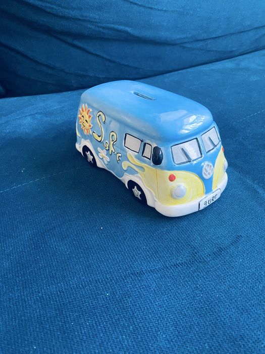 Porcelanowa skarbonka Volkswagen ,, ogórek „