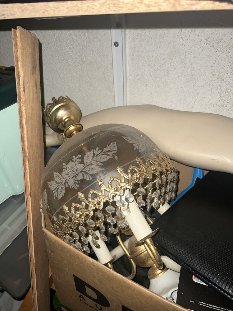 Candeeiro vintage em bom estado dourado