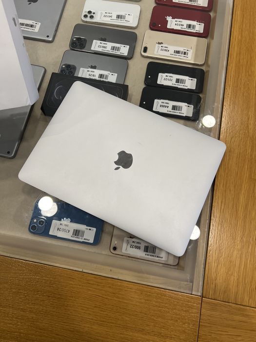MacBook Pro 13 512SSD/16GB RAM