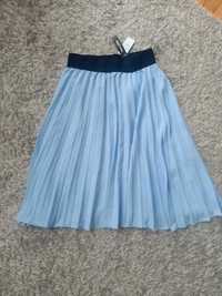 Błękitna plisowana spódnica