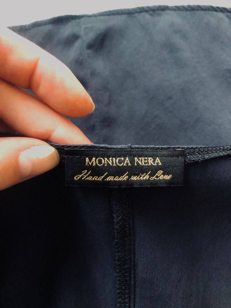 339. S/M Czarna jedwabna bluzka Monica Nera. Luźny krój