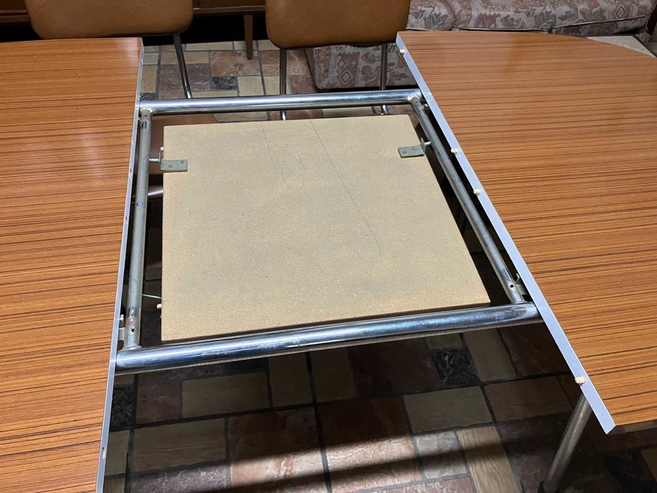 Mesa de Jantar Extensível + 5 Cadeiras