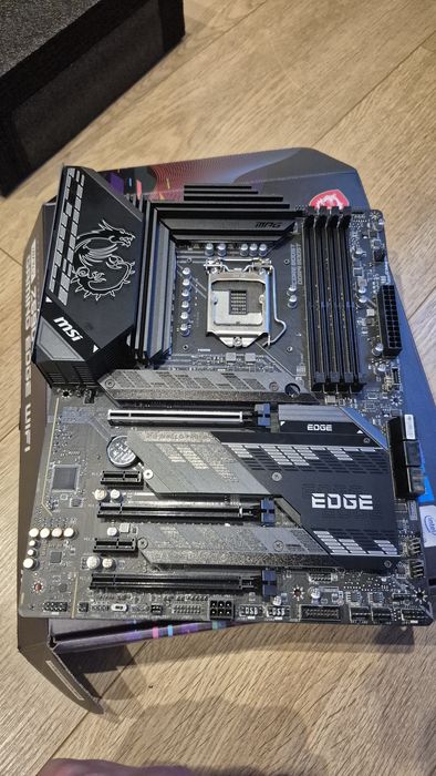 Płyta główna Z590 msi