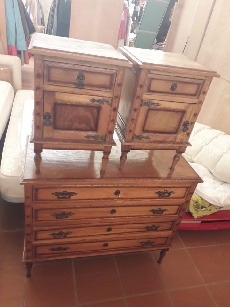 Conjunto de comoda com mesas de cabeceira