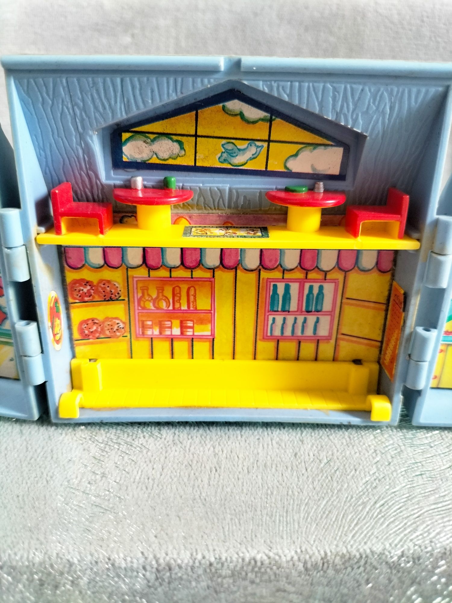 Otwierany domek Pizza House w stylu Polly Pocket lata 90