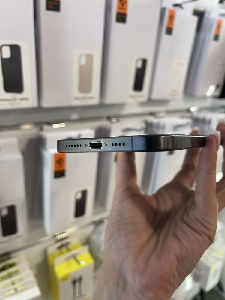 iPhone 15 Pro Max 256Gb black titanium - АКБ 88%, стан 5+