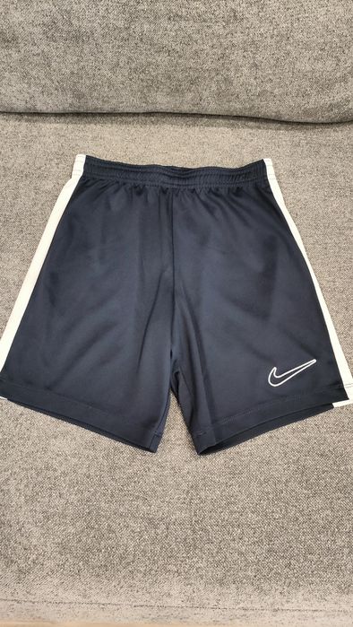 Nike granatowe spodenki rozm. 128