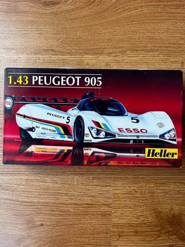 Kits de Modelismo Automóvel Heller 1:43 e Airfix 1:32