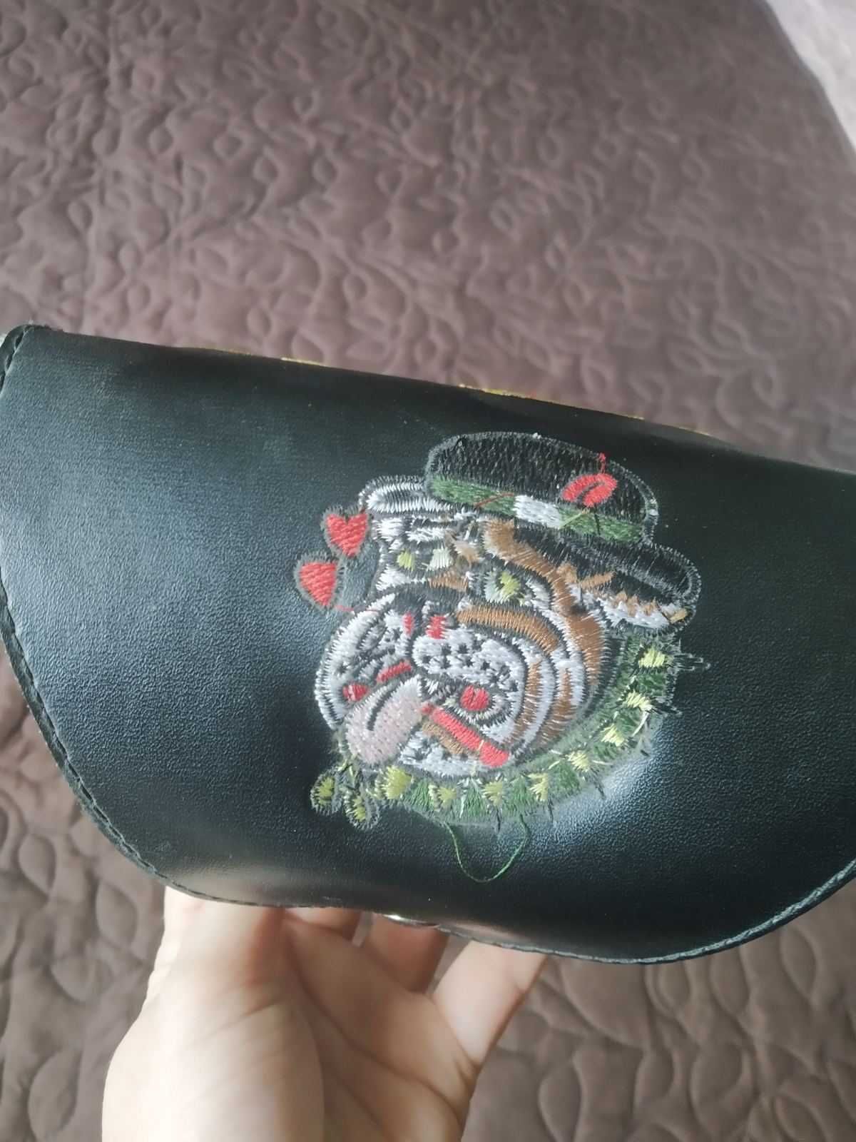 Продам чехол для очков Ed Hardy + подарки