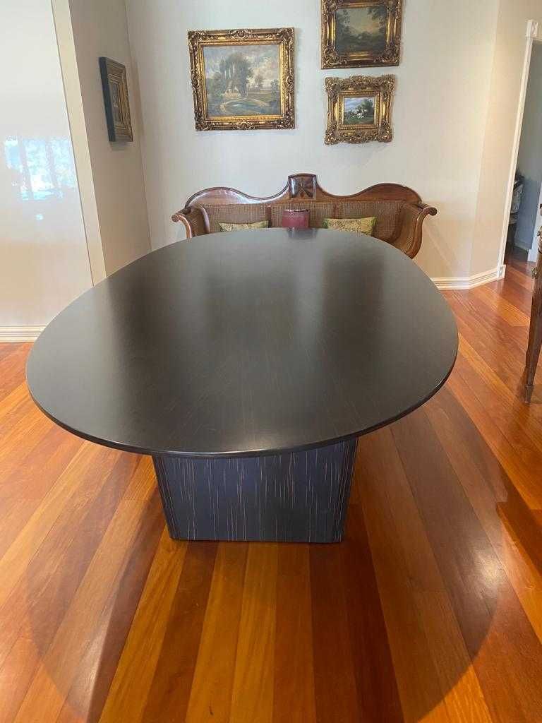 Fantástica mesa oval em Ebano Macassar  (280/130)