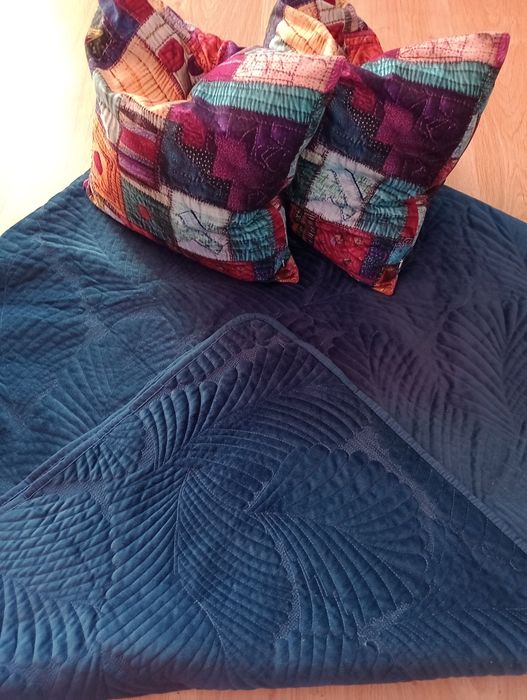 Home & you -Welurowa narzuta .