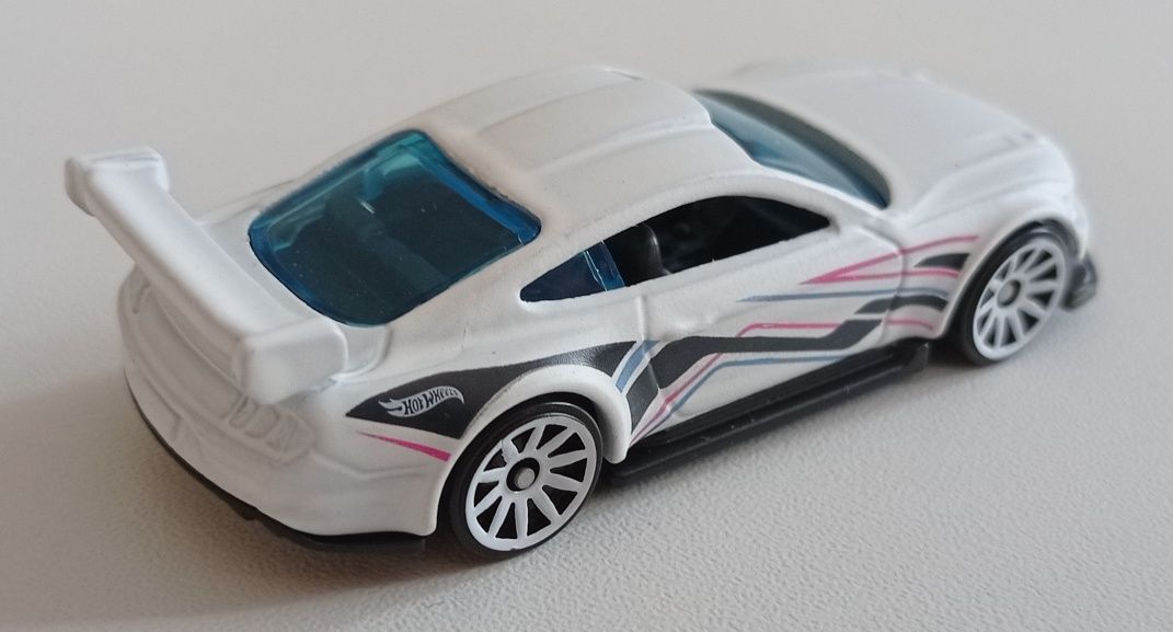 Hot Wheels Custom '18 Ford Mustang GT