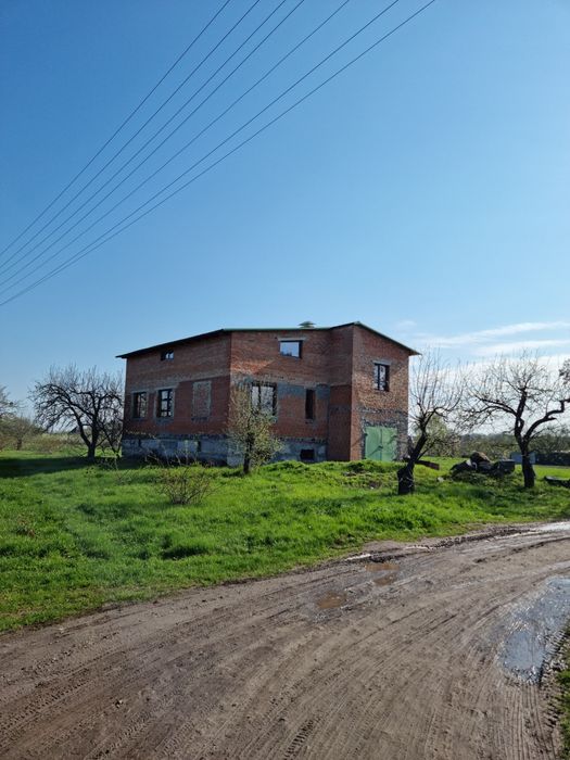 Продам будинок 180 кв. з  ділянкою 25сот по ціні квартири.