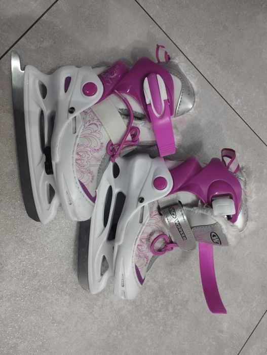 Łyżwy dziecięce  24-26 regulowane, stan bardzo dobry