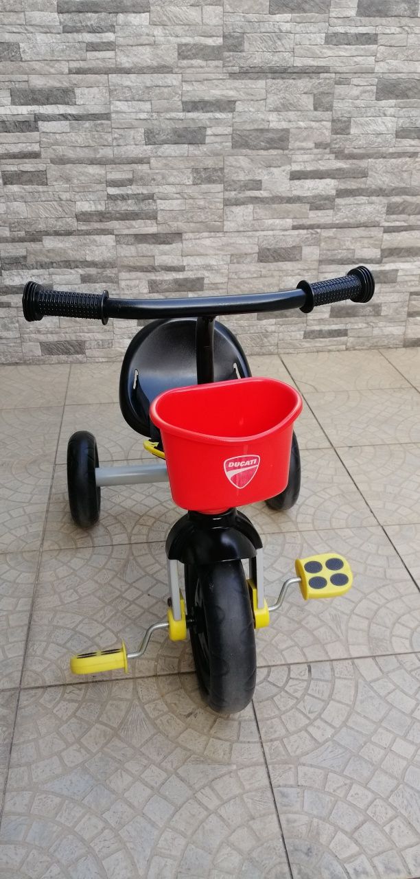 Triciclo pedais Ducati