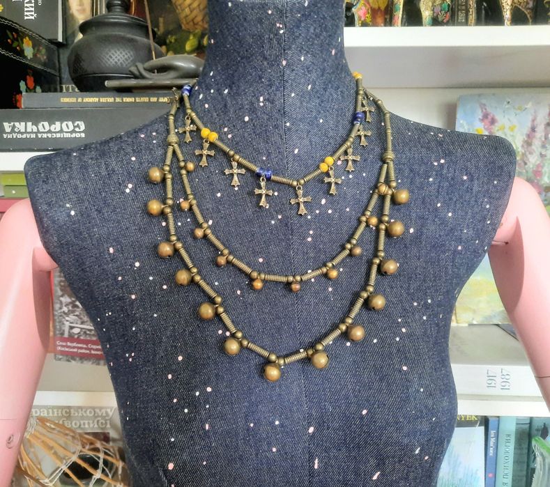 Згарда чокер, шелести