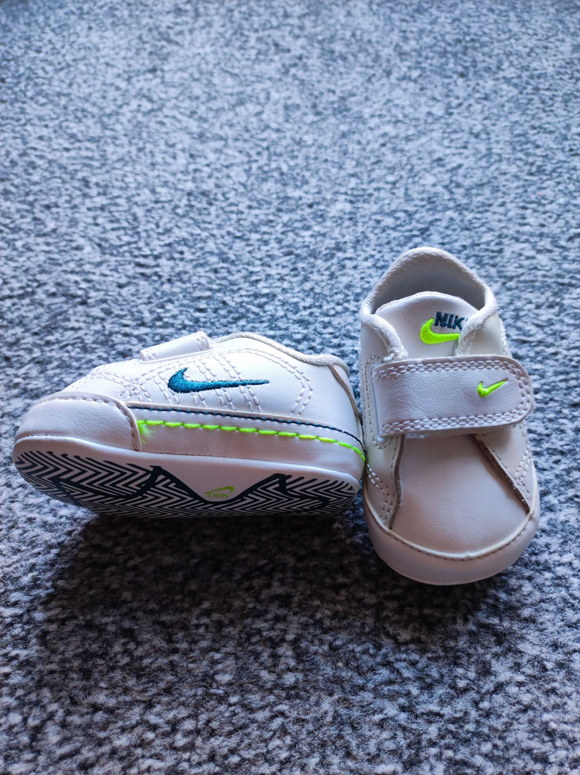 Buty Nike białe skórzane 10 cm